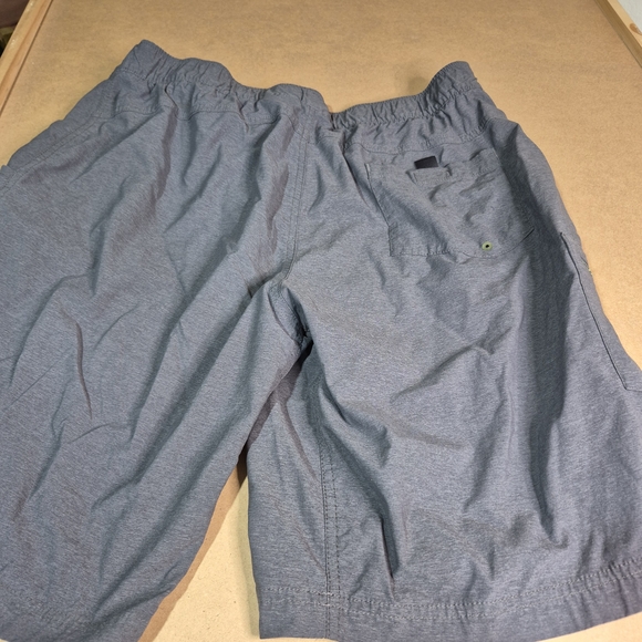 Columbia Gray Shorts with Green Accents 2521/546 - Picture 7 of 7